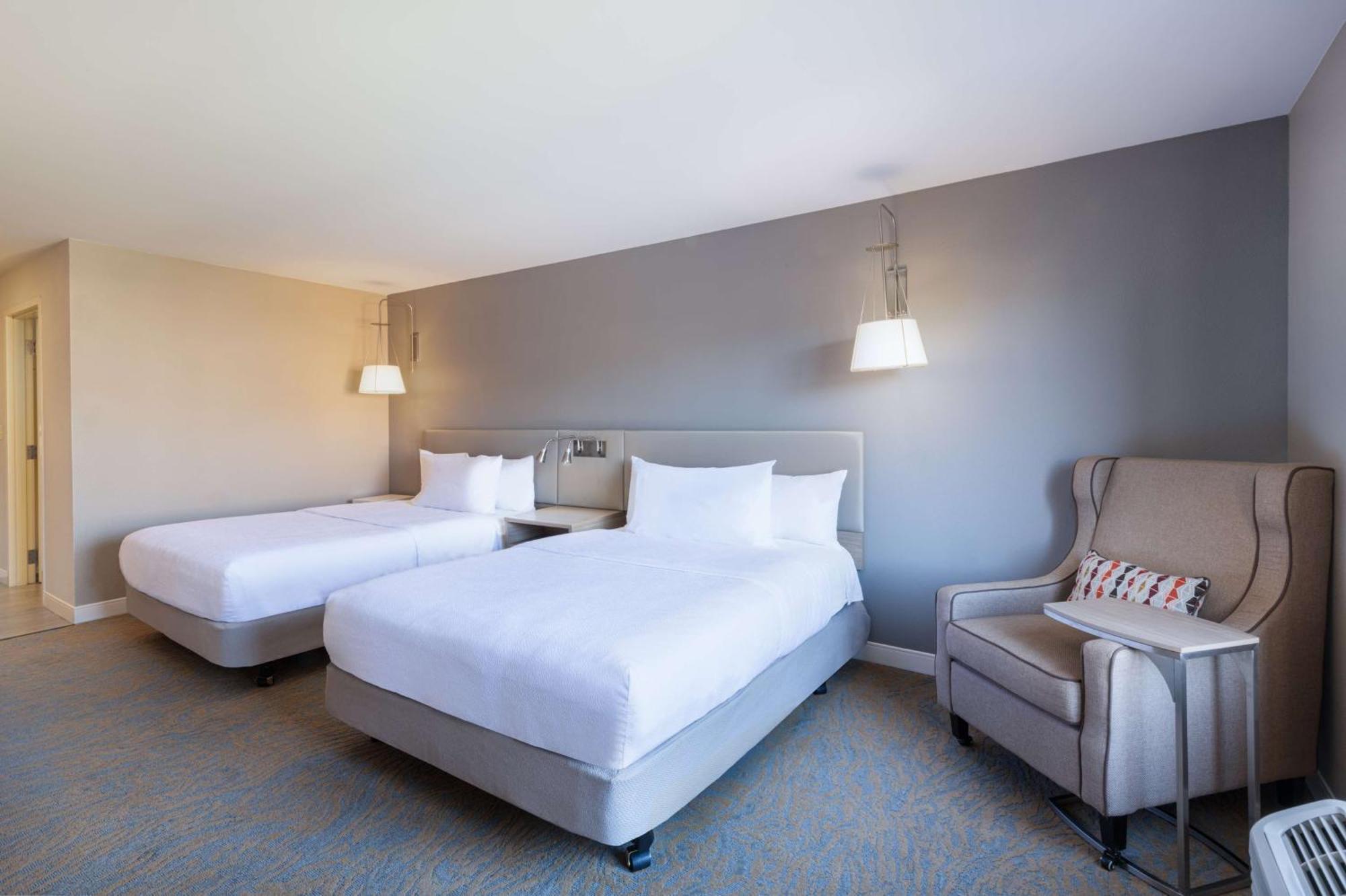Hilton Garden Inn Saint Charles Exterior photo